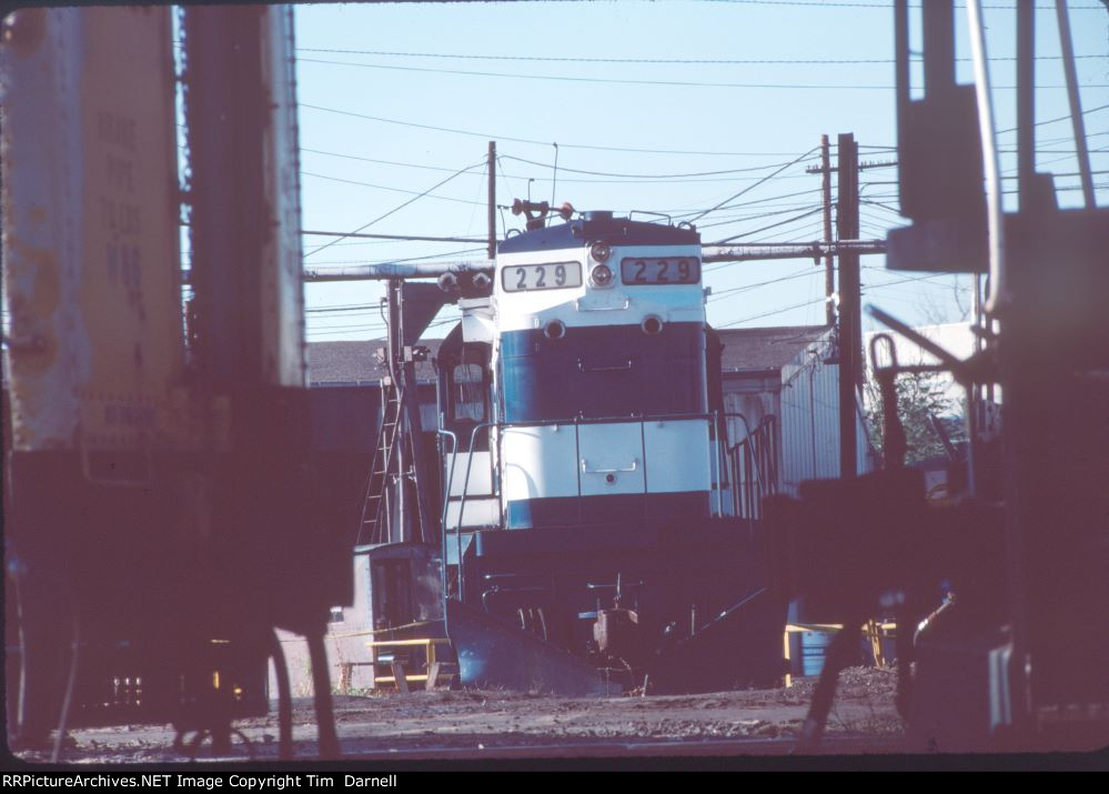 LI 229 takes a ride on the turntable